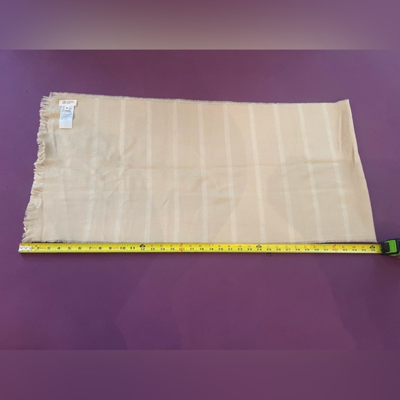 Candace Cameron Bure Hat & Scarf Set NWOT - Picture 6 of 9